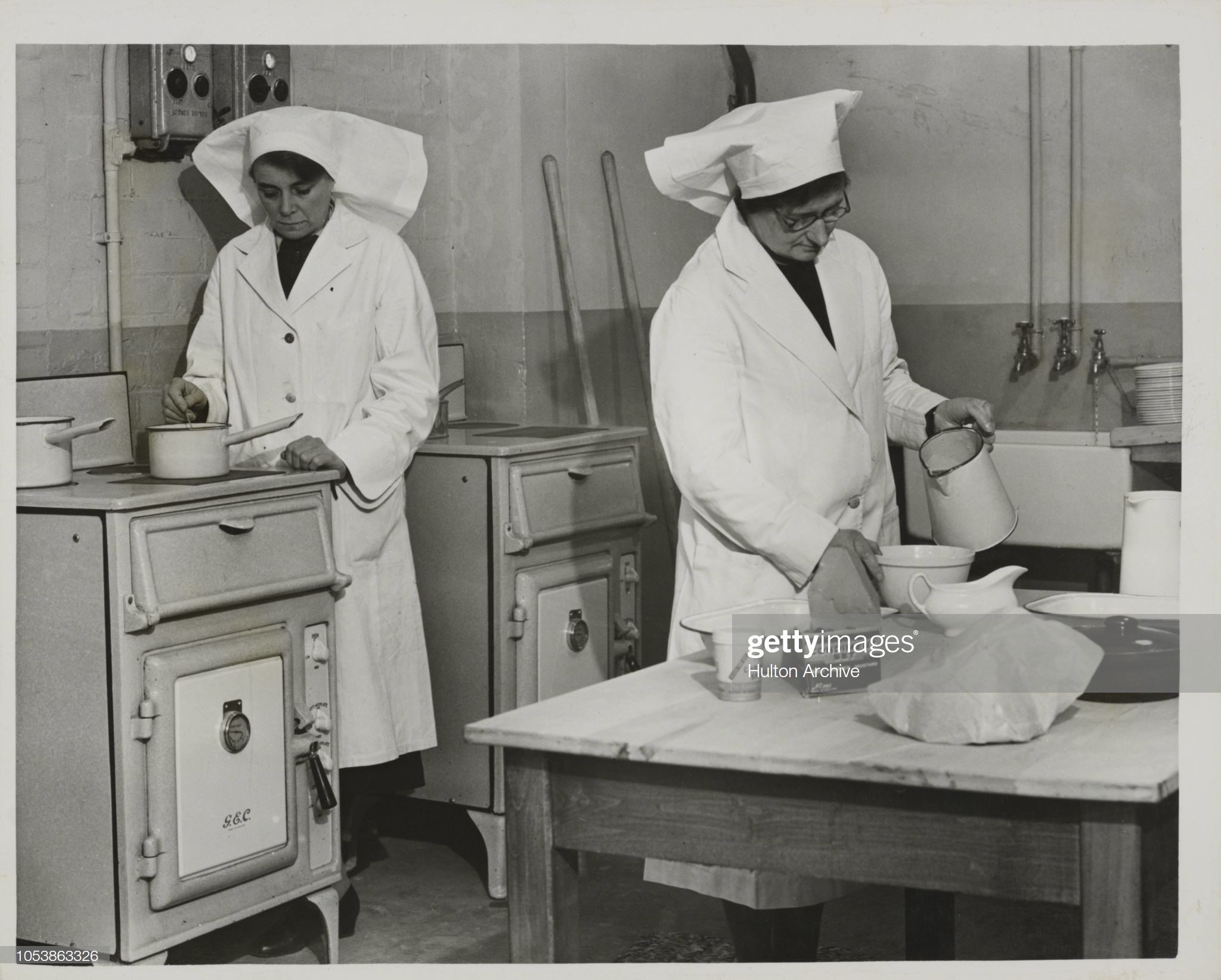 Tooley Street.South London 's First Underground Hospital. 2  X.jpg