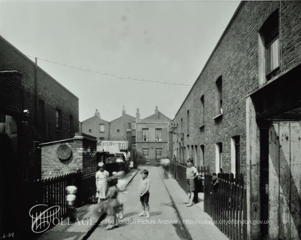 Congreve Street cul de sac to rear 1939. Stanford Place, East Street behind.  X.jpg