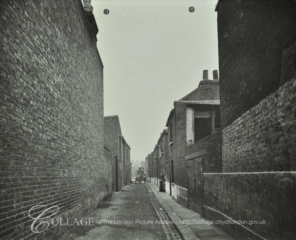 Paull's Yard, Tabard Estate, 1913. X.png