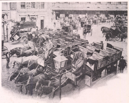 London Bridge, Victorian horse-drawn omnibuses 1900.    X.png