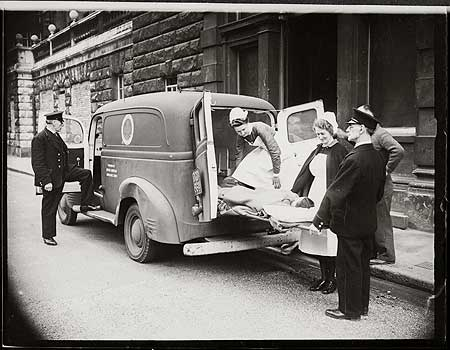 Guy's Hospital, Great Maze Pond  1942.  X.png