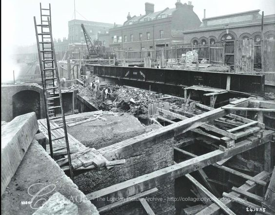 Rotherhithe in 1900's. The Rotherhithe Tunnel opened in 1908.Brunel Road and Rotherhithe Station on the right.  X.png