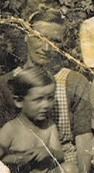 1944,Ray 2 years old with his mum Annie.Hopping probable Goudhurst.   X.jpg