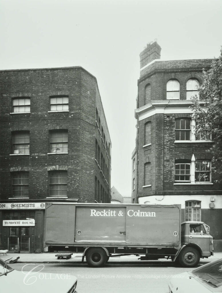 Tooley Street 1980, Unicorn Passage opposite, between Stoney Lane and Vine Street.   X.png