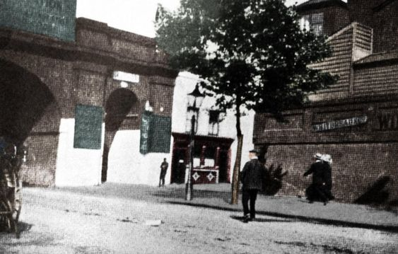 Rotherhithe New Road Bermondsey The Half-Way House Tavern c1911. X.png