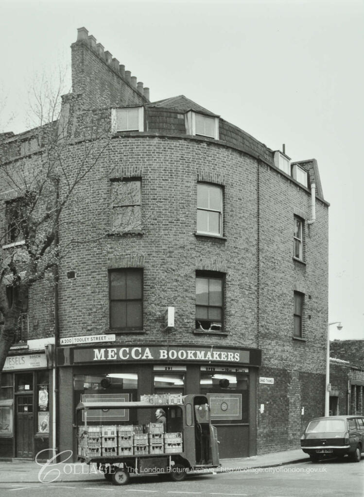 Tooley Street 1976, Shad Thames right.   X.png